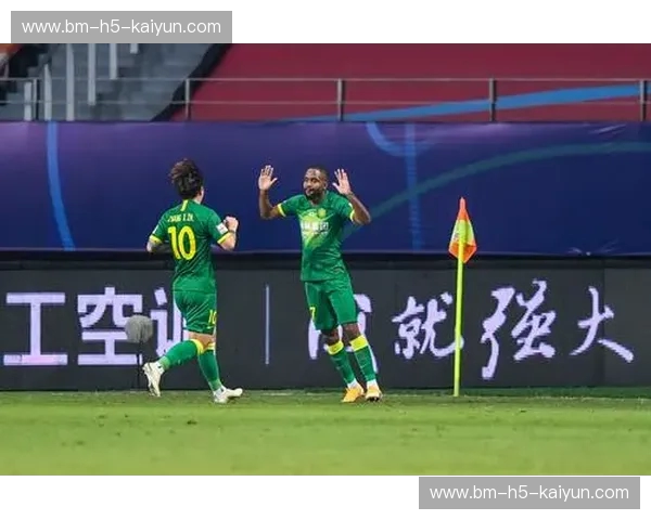 绿城之魂对决霓虹之光：北京中赫国安与FC东京，不止于足球的东亚史诗